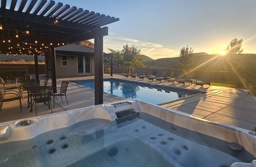 La Verkin House | Stay at ZION ESCAPE LaVerkin! PRIVATE HOME with PRIVATE POOL and HOT TUB!