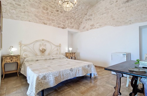 Monte Sant'Angelo Apartment | Studio 'Al Torrione 1' with Sea View and Air Conditioning