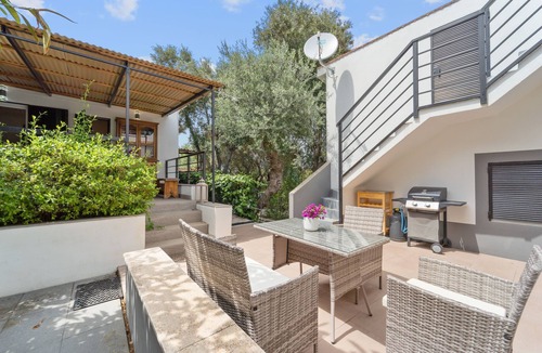 Sarroch Apartment | Studio Apartment 'Dependance Villa Matteo' with Sea View, Wi-Fi and Air Conditioning