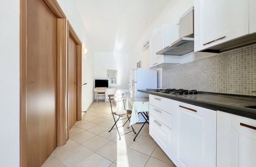 Peschici Apartment | Studio Apartment 'Francesca, Mono Deluxe B' with Shared Terrace, Wi-Fi and Air Conditioning