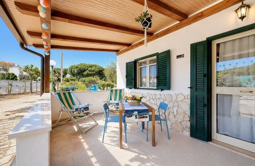 Peschici Apartment | Studio Apartment 'Francesca, Mono Deluxe B' with Shared Terrace, Wi-Fi and Air Conditioning