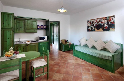 Sos Alinos House | Studio apartment on the ground floor or first floor of approximately 23 m2 composed of a living room with double bed or two single beds, equipped kitchenette and bathroom with shower or bathtub.Equipped with:-LCD TV with digital terrestrial-Safe-Air cond