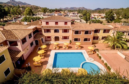 Sos Alinos House | Studio apartment on the ground floor or first floor of approximately 23 m2 composed of a living room with double bed or two single beds, equipped kitchenette and bathroom with shower or bathtub.Equipped with:-LCD TV with digital terrestrial-Safe-Air cond