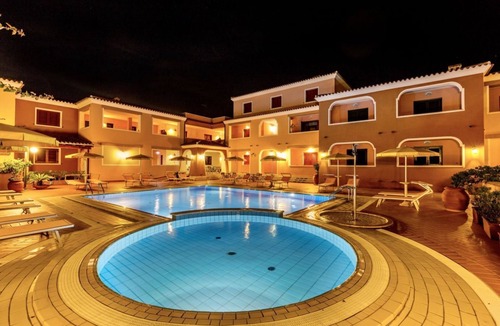 Sos Alinos House | Studio apartment on the ground floor or first floor of approximately 23 m2 composed of a living room with double bed or two single beds, equipped kitchenette and bathroom with shower or bathtub.Equipped with:-LCD TV with digital terrestrial-Safe-Air cond