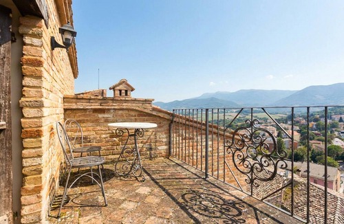 Sarnano House | Stunning home in SARNANO with WiFi