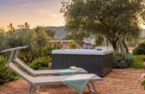 Ilbono Villa | Stunning private villa for 9 people with WIFI, hot tub, A/C, TV, patio and panoramic view