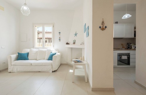 Solanas Villa | [Stunning Villa]private garden-front beach-parking [Smart TV Wi-Fi]
