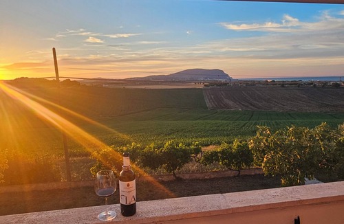 Loreto House | SUN HOUSE MONTORSO-OASIS OF RELAXATION A STONE'S THROW FROM THE SEA