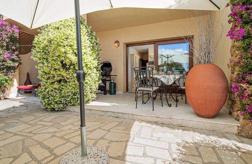 Arzachena House | Tartaruga 1 Apartment with Mountain View, Wi-Fi and Air Conditioning