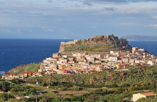 Castelsardo Apartment | This apartment is located in a residential complex in front of the tourist port of Castelsardo, in S