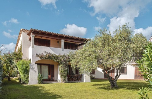 Golfo di Marinella Apartment | Three-room 6-bed apartment consisting of large living room with kitchenette and double sofa bed, double bedroom, room with two single beds, double bathroom. equipped with: LCD TV, washing machine, dishwasher, air conditioning, table a