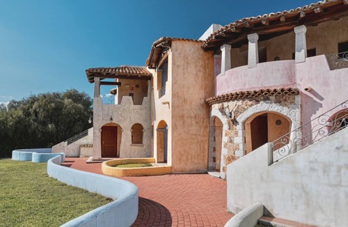 Golfo di Marinella Apartment | Three-room 6-bed apartment consisting of large living room with kitchenette and double sofa bed, double bedroom, room with two single beds, double bathroom. equipped with: LCD TV, washing machine, dishwasher, air conditioning, table a