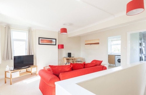 Ipswich Apartment | Toothbrush Apartments - East Ipswich - Cauldwell Ave
