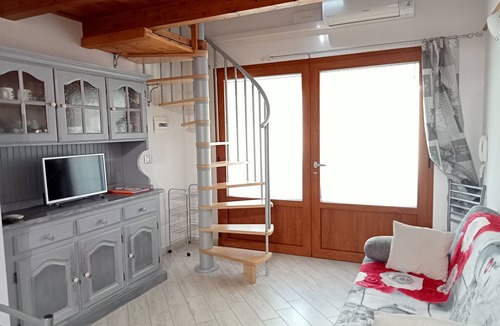 Torre Grande Apartment | Torregrande comfortable ground floor apartment one step from the beach