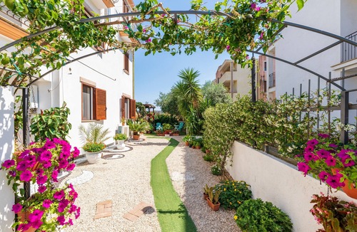 Arbatax House | Tricaraibi Holiday Home with Private Terrace and Air Conditioning