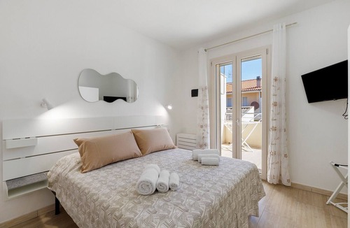 Torre Grande House | 'Turri Manna Domo 1' Independent Apartment with Private Terrace, Wi-Fi and Air Conditioning