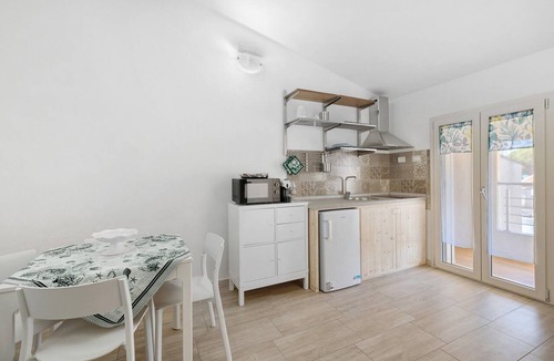 Torre Grande House | 'Turri Manna Domo 5' independent apartment with balcony, Wi-Fi and air conditioning