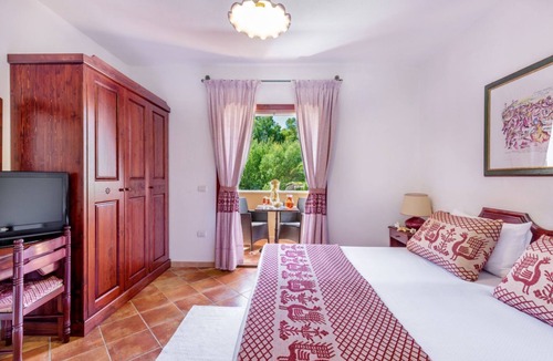 Sos Alinos Apartment | Two-room apartment on the ground floor or first floor of approximately 34 m2 consisting of a living room with equipped kitchenette, bedroom with double bed or two single beds.Third and fourth bed added with single sofa bed and pull-out bed, bathroom with