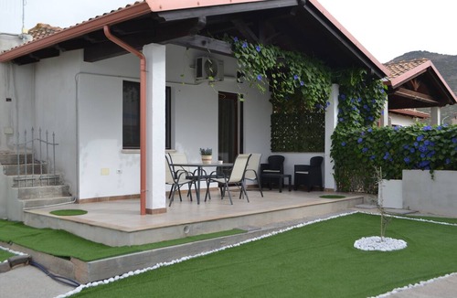 San Giovanni Suergiu House | Vacation Home "Casa Giovanna" with Private Terrace, Garden & A/C
