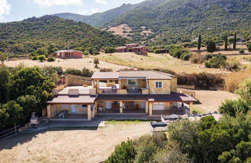 Tertenia House | Vacation Home 'Appartamento Sole 5' with Sea View, Garden