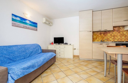 Baia Caddinas House | Vacation Home "Residence Orizzonti App N 3" with Private Terrace & A/C