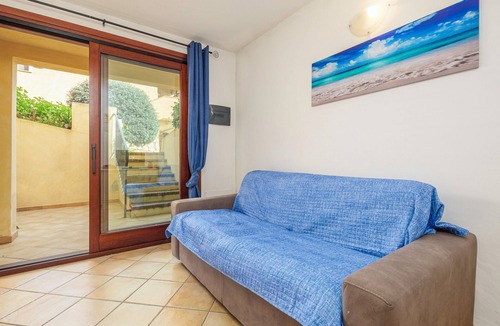 Baia Caddinas House | Vacation Home "Residence Orizzonti App N 3" with Private Terrace & A/C