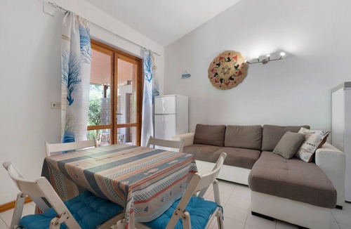 La Pelosa House | Vacation Home 'Summer House La Pelosa' with Private Terrace and Shared Garden