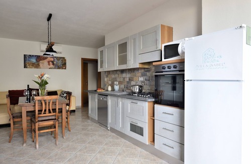 Cala Gonone House | Vacation Home "Villa Isabel" with Shared Terrace & Wi-Fi