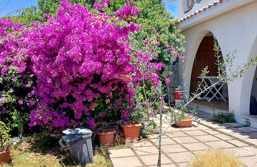 Sarroch Villa | Villa bifamiliare con giardino con tre camere da letto a 300 MT dalla spiaggia