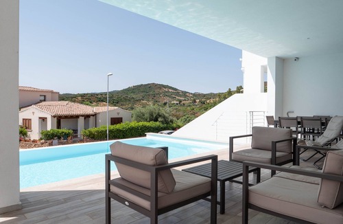 Budoni House | Villa con Piscina Privata Vista Mare 1012 Posti Letto Budoniaffitti