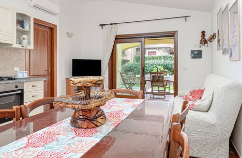 San Teodoro Villa | Villa 'Conchiglia' with Private Terrace and Air Conditioning
