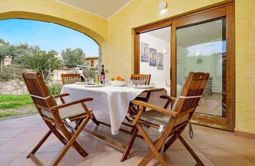 San Teodoro Villa | Villa 'Conchiglia' with Private Terrace and Air Conditioning