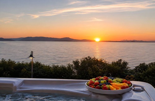 Terra Mala House | Villa Daisy Holiday Home with Sea View, Wi-Fi, and Air Conditioning