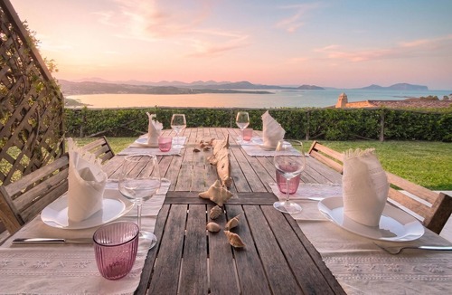 Tiriddo House | Villa dei Pesci: Commanding View and Infinity Pool