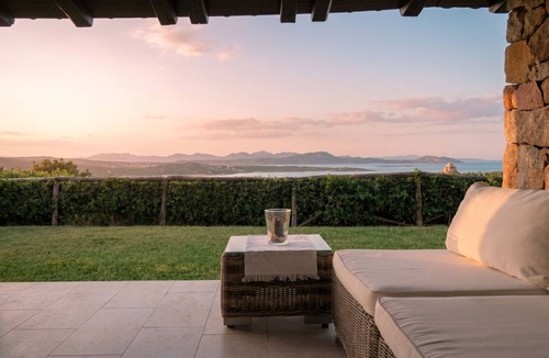 Tiriddo House | Villa dei Pesci: Commanding View and Infinity Pool
