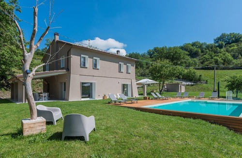 Fermignano Villa | Villa Gea - Private villa, 5 bedrooms, infinity pool, A/C, wifi, pets, Marche