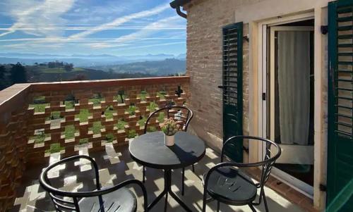Orciano di Pesaro Apartment | Villa Ginevri, La casa vacanze immersa nel verde