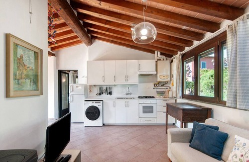 Grassina Apartment | Villa Il Rossignolo Apartment – Private Garden, Shared Pool & Terrace, Wi-Fi