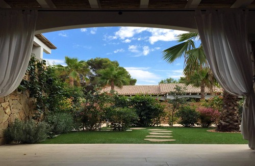 Porto Pino Villa | Villa in Residence with Swimming Pool