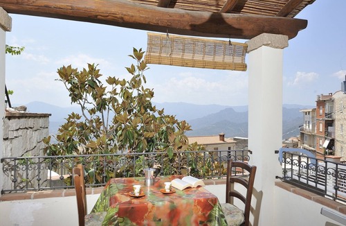 Baunei Apartment | Villa Janas. Apartments with magnificent views of the sea and mountains. Quiet location.