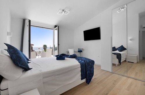 Torre degli Ulivi Apartment | Villa Matilde Domo Boutique - Master Suite with Sea View