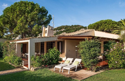 Costa Rei Villa | Villa Romana – Beach House with Fenced Garden at Costa Rei
