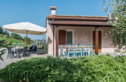 Fossombrone Villa | Villa Rosa