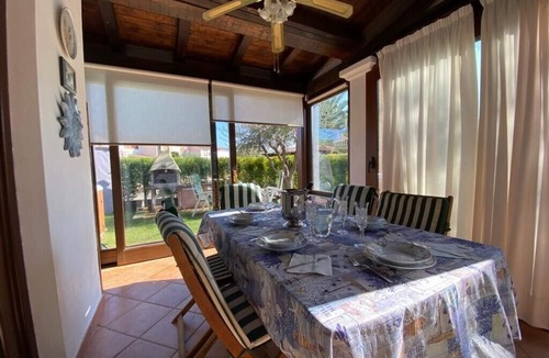 San Teodoro City Centre Villa | Villa 'Vittoria' with Mountain View, Wi-Fi and Air Conditioning
