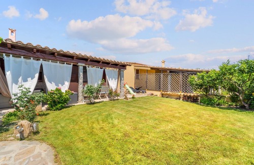 Villaggio Mandorli Villa | Villa "Vittoria" with Mountain Views, 2 Private Terraces and Wi-Fi