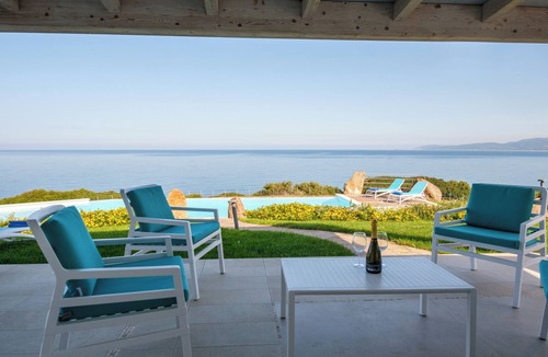 Valledoria Villa | [ Villa with pool and jacuzzi by the sea ]