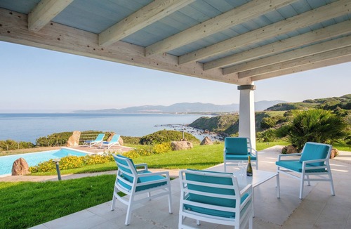 Valledoria Villa | [ Villa with pool and jacuzzi by the sea ]