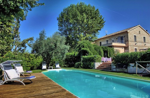 Ostra House | Villa with veranda in Le Marche