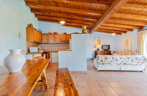 Baja Sardinia Villa | Villetta Amelie a Baja Sardinia with A/C, Garden, Terraces & Shared Pool