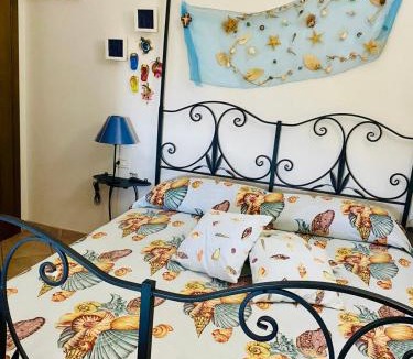 Porto Taverna House | Villetta con giardino a due passi dal Mare - 6 posti letto - Porto Taverna